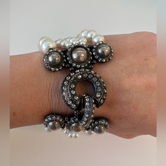 Lanvin Multi-Strand Glass Pearl Bracelet. Excellent Condition. - Picture 9 of 9